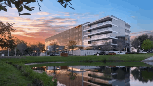 Oracle taglia 21.000 posti di lavoro: la spinta dell'AI trasforma il colosso